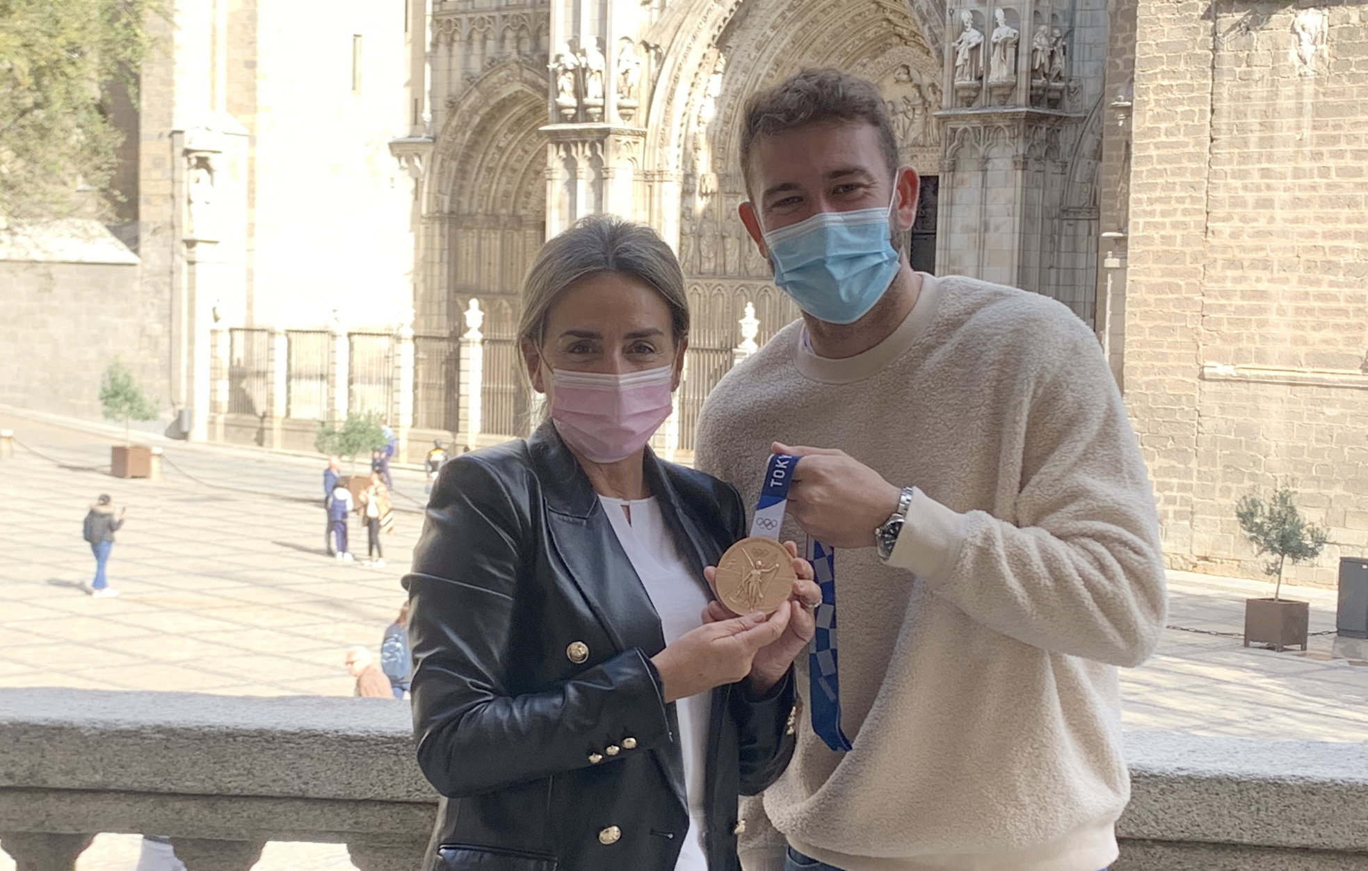 Tolón y Pérez de Vargas, en la balconada del Ayuntamiento de Toledo.