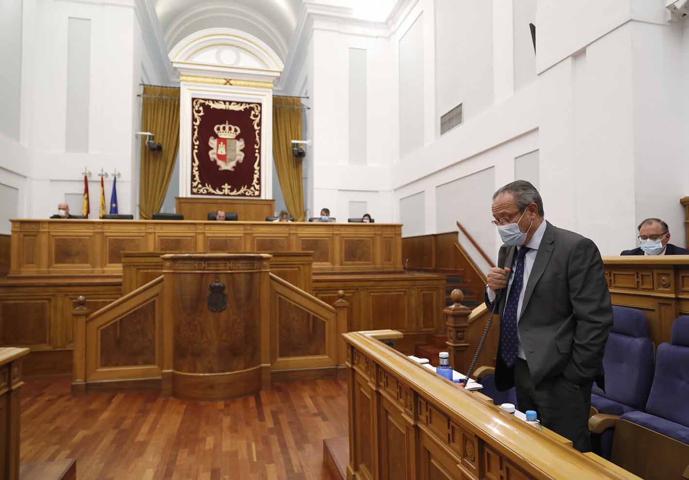 El consejero Juan Alfonso Ruiz Molina, durante su intervención en las Cortes.