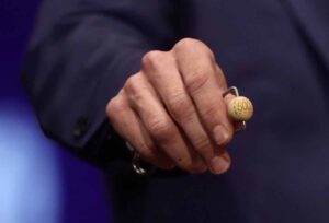 El lotero de Daimiel estaba "encantado" de repartir buena suerte.