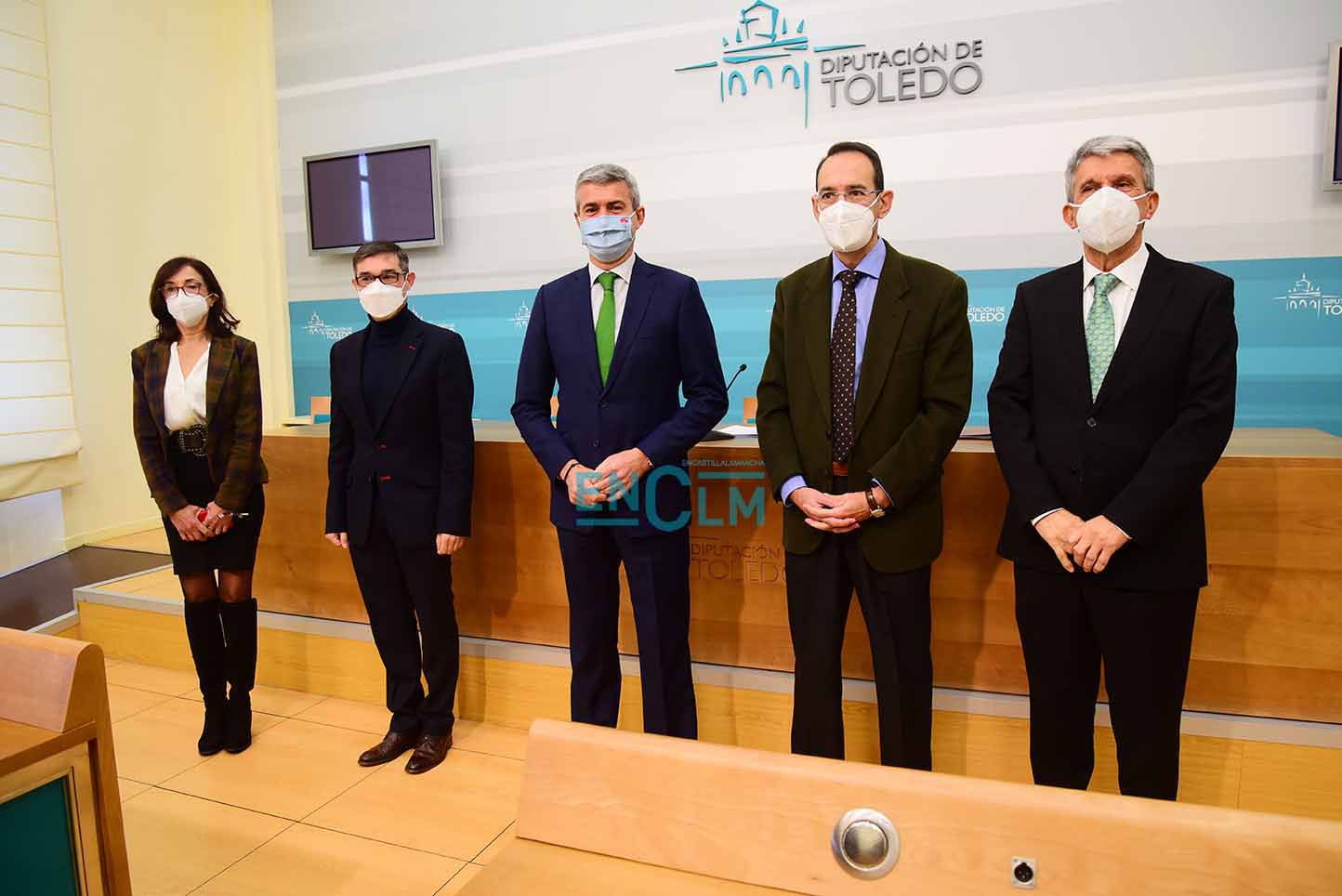 Álvaro Gutiérrez, presidente de la Diputación de Toledo, en el centro de la imagen; junto a Ana Gómez, Fernando Muñoz, Santiago García Aranda y José Pablo Sabrido. Foto: Rebeca Arango.