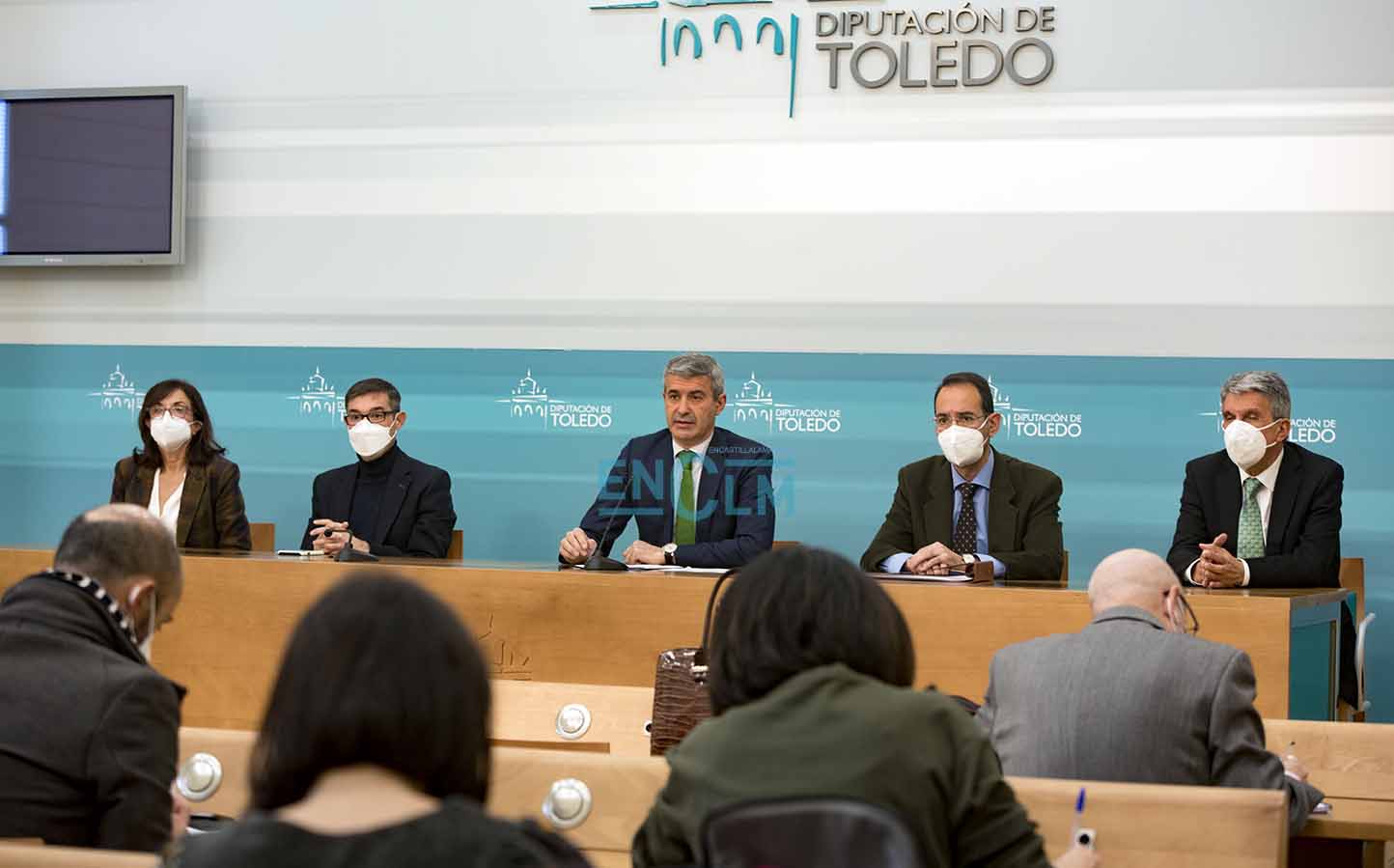 Álvaro Gutiérrez, en el centro de la imagen, presidente de la Diputación de Toledo. Foto: Rebeca Arango.
