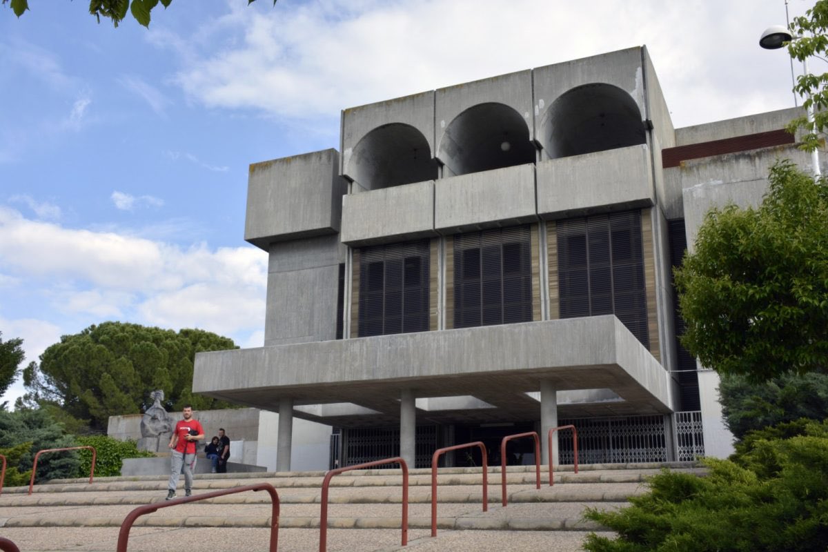 La Biblioteca Pública del Polígono de Toledo pasará a llamarse Almudena Grandes.