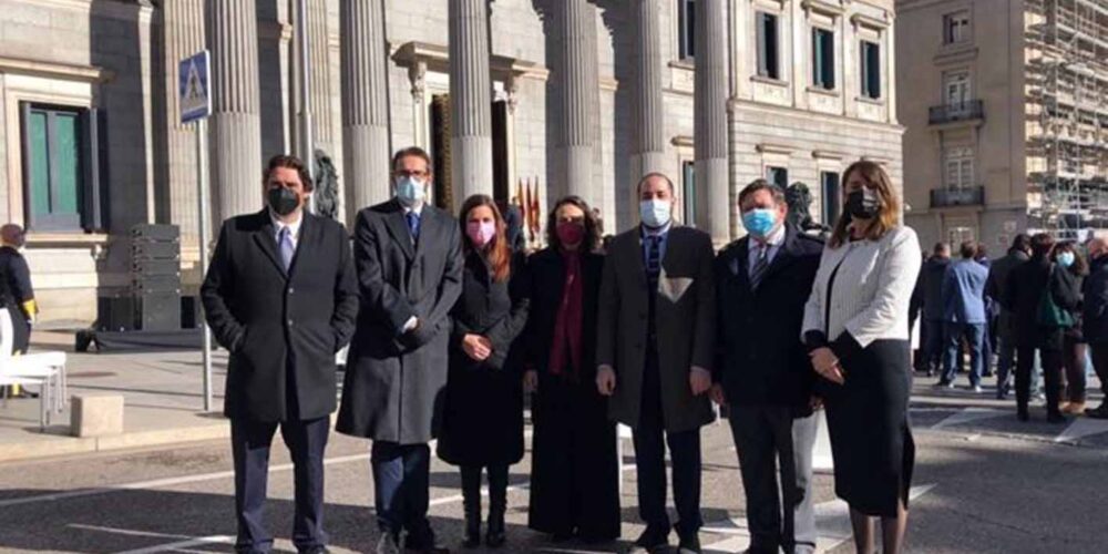 Sergio Gutiérrez (segundo por la izquierda), en la conmemoración del 43º aniversario de la Constitución, en el Congreso.