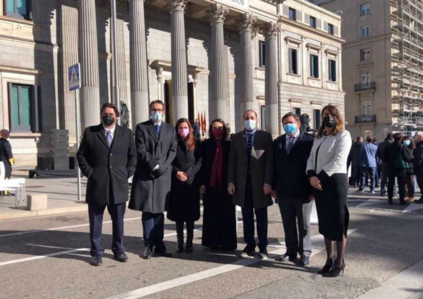 Sergio Gutiérrez (segundo por la izquierda), en la conmemoración del 43º aniversario de la Constitución, en el Congreso.