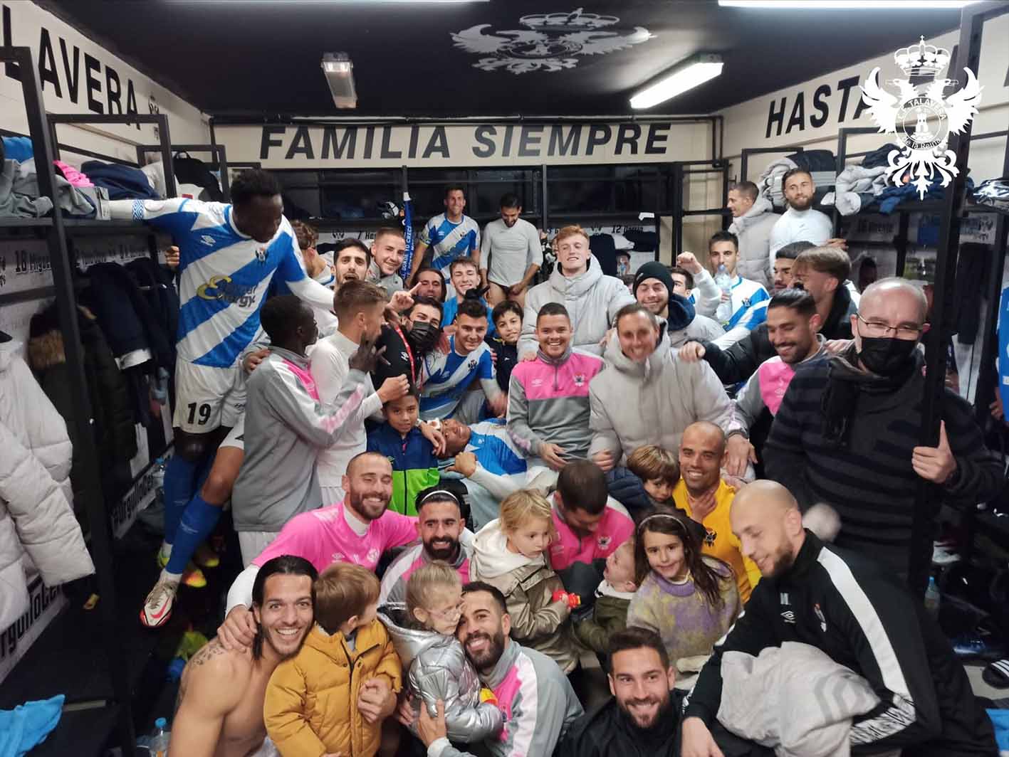 Los jugadores del Talavera, celebrando su pase a la siguiente ronda copera.