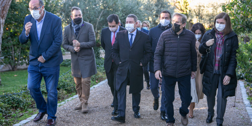 Page, justo antes del comienzo de la jornada sobre sostenibilidad ambiental "La contribución de las comunidades autónomas en favor del futuro ecológico en Europa".