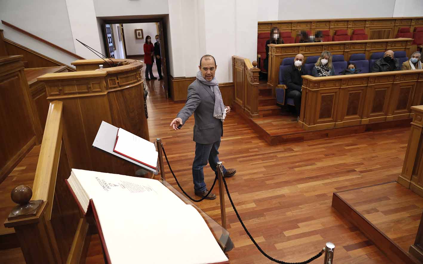 El presidente de las Cortes de CLM, en plena explicación.