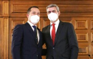 Carlos Velázquez con Álvaro Gutiérrez, presidente de la Diputación de Toledo.