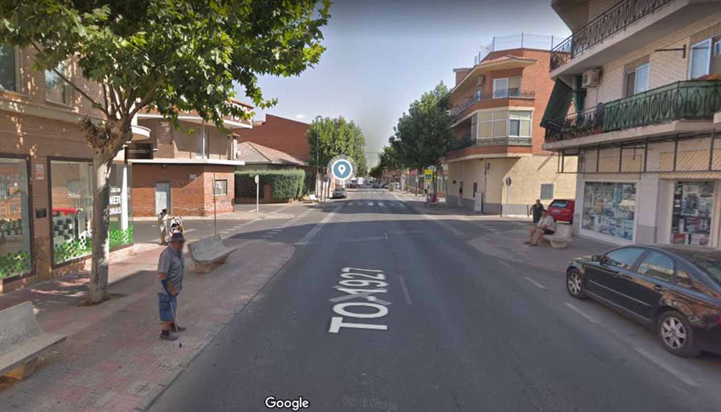 Avenida San Crispín de Fuensalida, donde una mujer y su hija se intoxicaron por la mala combustión de una caldera. Foto: Google Maps.