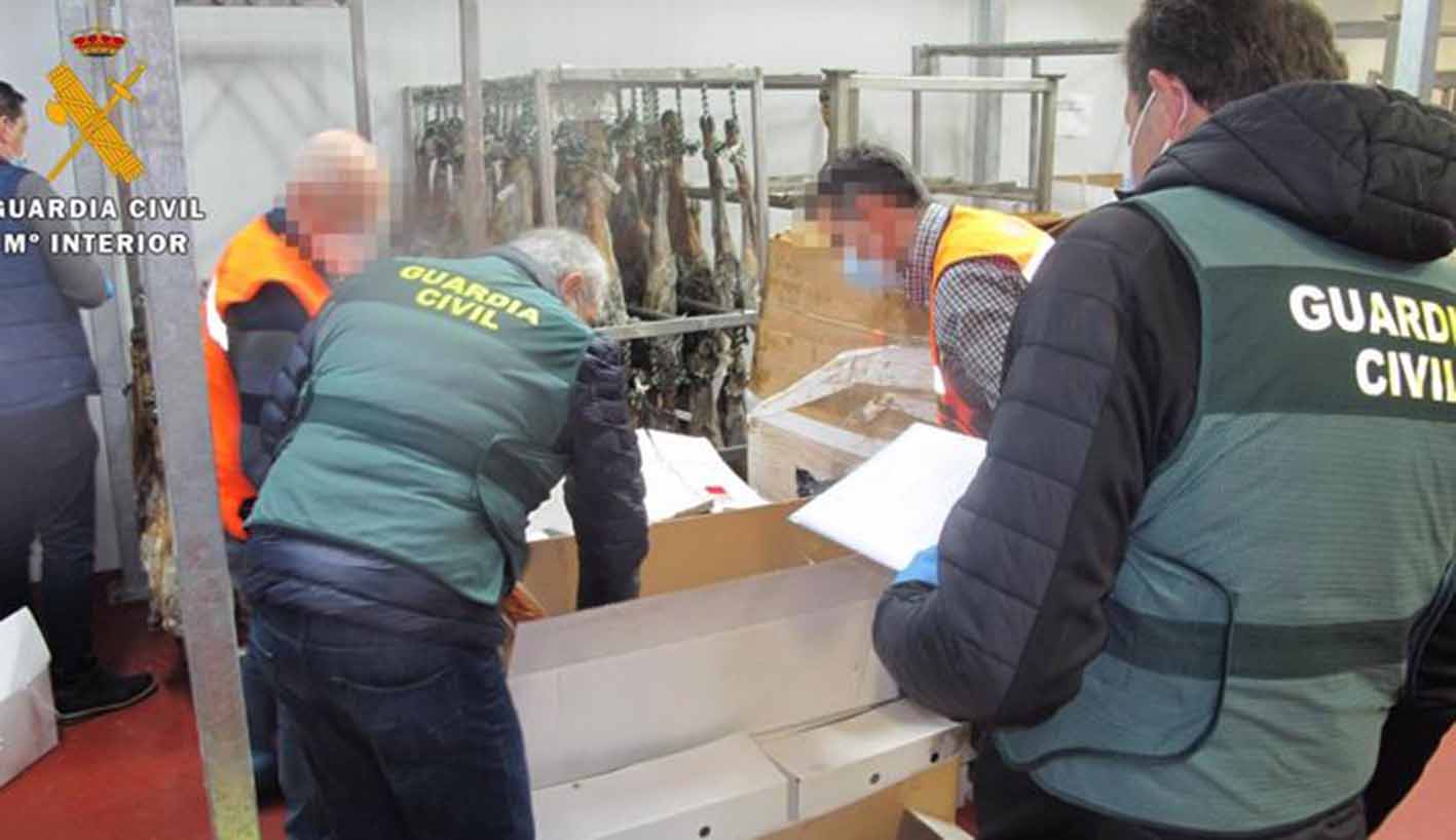 Agentes del Seprona en la Operación 'Sakai' en la provincia de Cáceres.