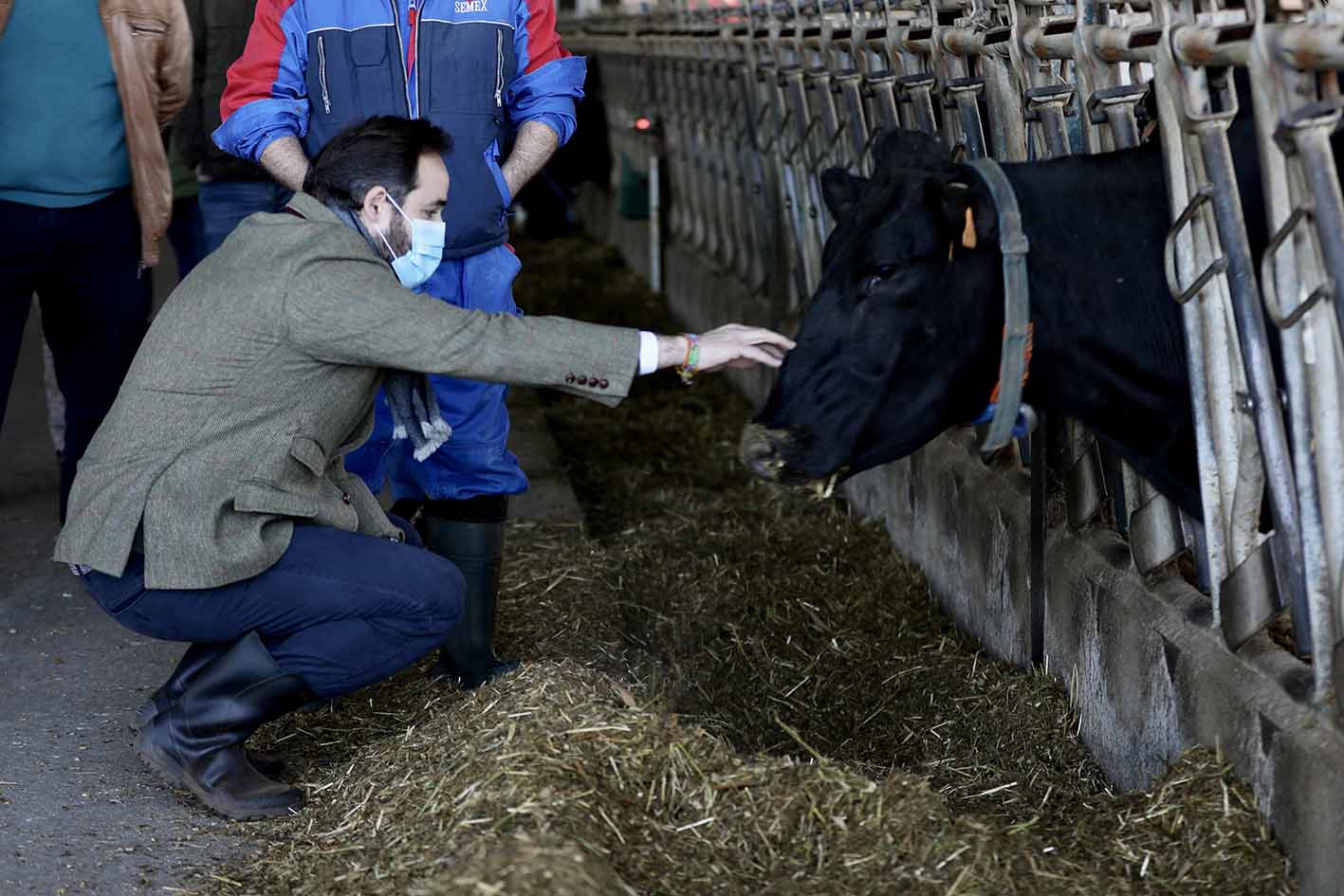 Paco Núñez visitó una granja en Pepino (Toledo).