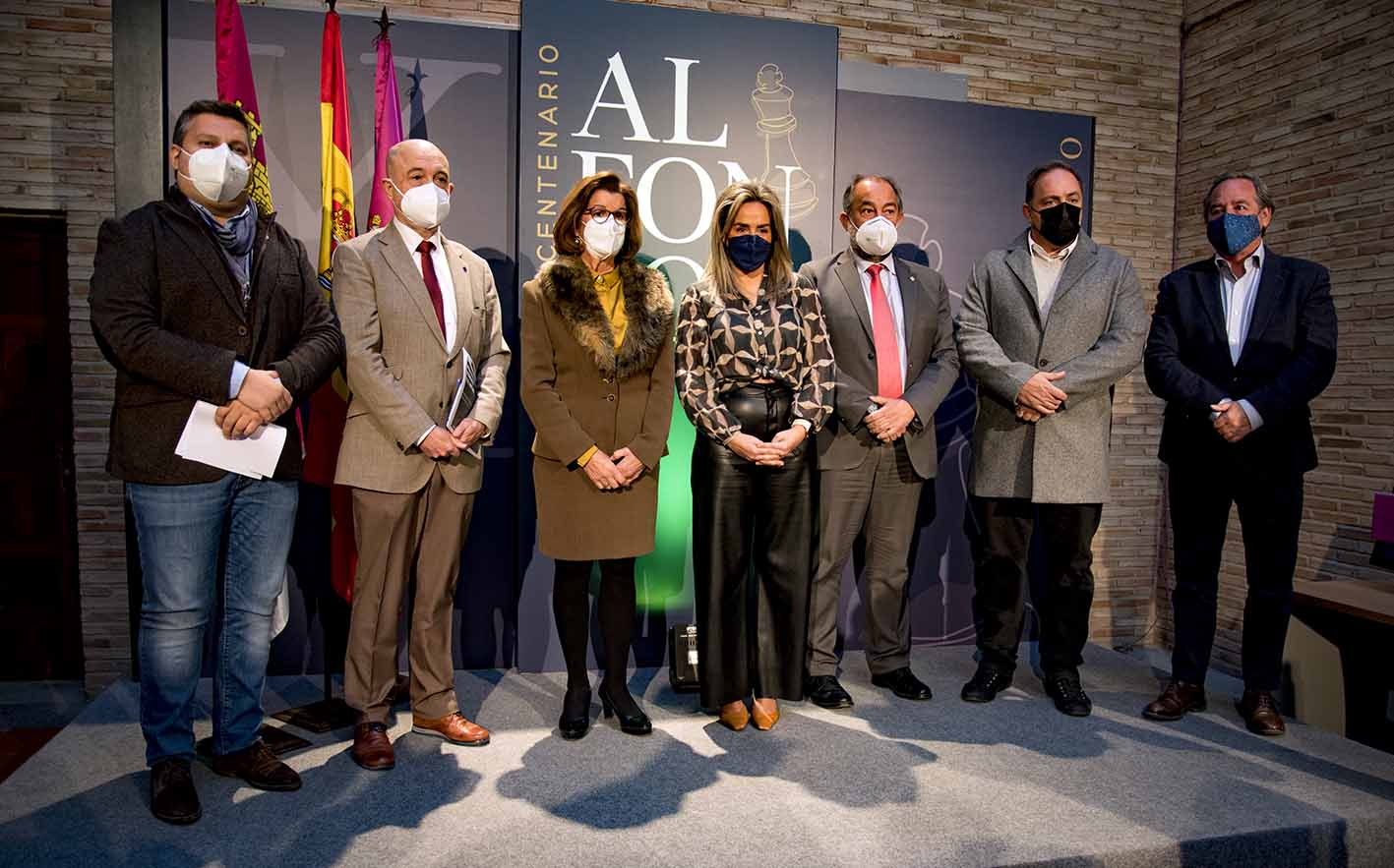 De izquierda a derecha, Luis Manuel Monforte, Paco Rueda, María de los Ángeles Martínez, Milagros Tolón, Julián Garde, Federico Pérez y Ángel Nicolás. Foto: Rebeca Arango.