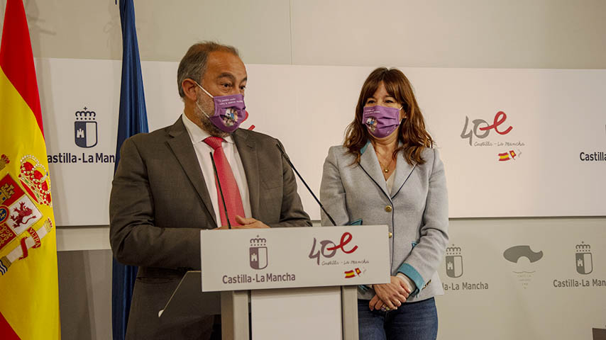 José Julián Garde, rector de la UCLM y Blanca Fernández, consejera de Igualdad