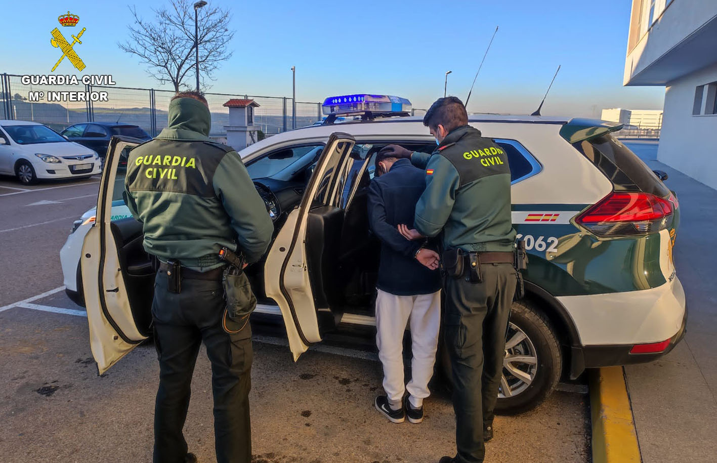 El joven, en el momento de ser detenido por la Guardia Civil.