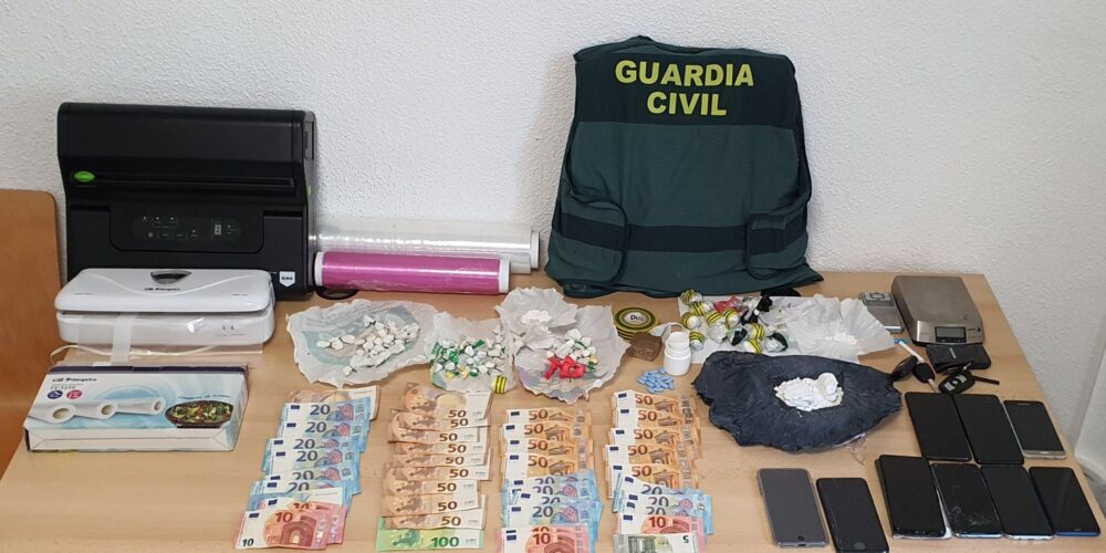 La investigación se inició a comienzos de septiembre del año pasado cuando los agentes de la guardia civil tuvieron conocimiento de un incremento de venta de droga