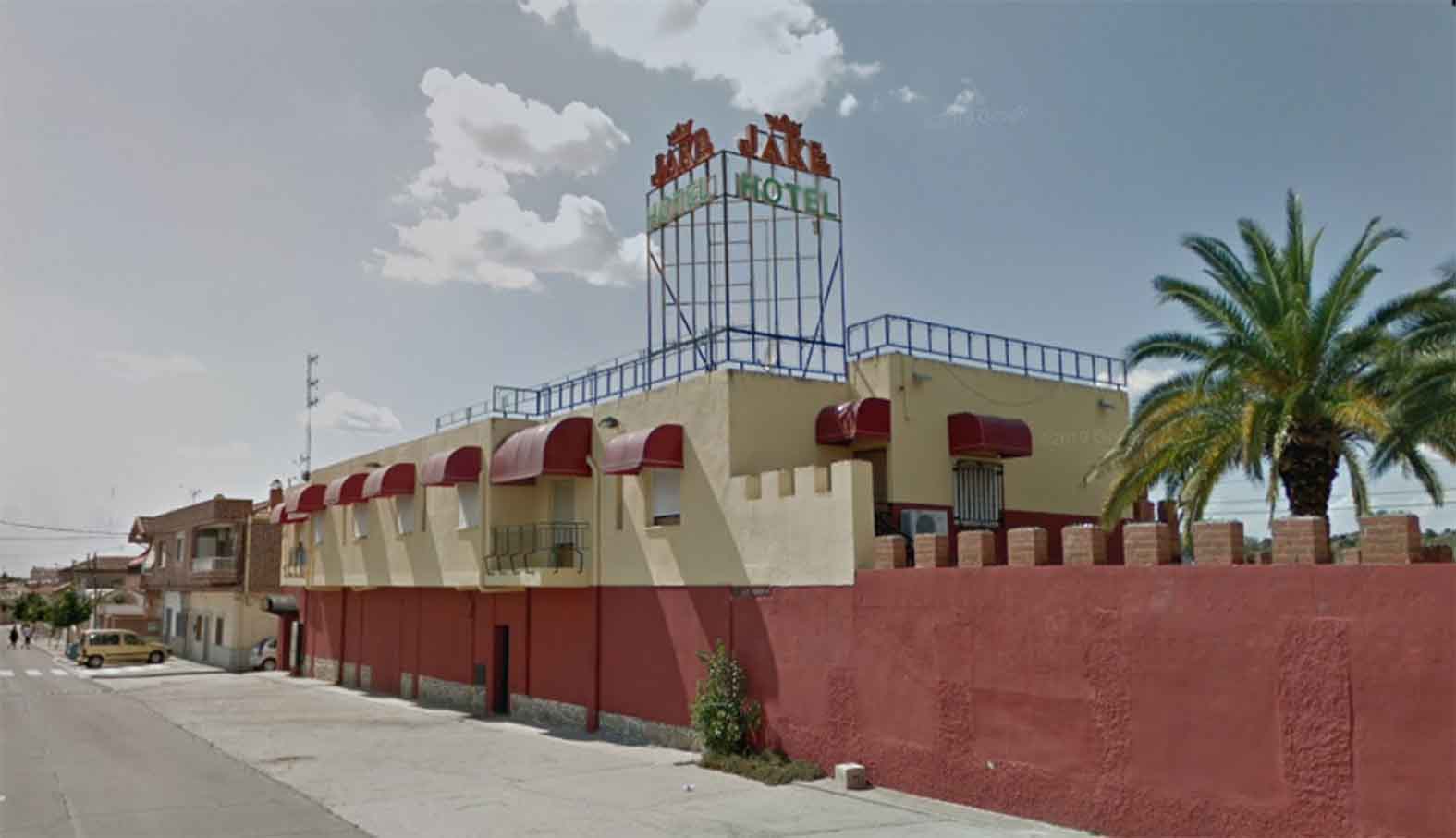 Antigua fachada del Hotel Jake, en Gamonal, Eatim de Talavera.