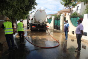 Limpieza de las calles tras el paso de la Dana en Argés 