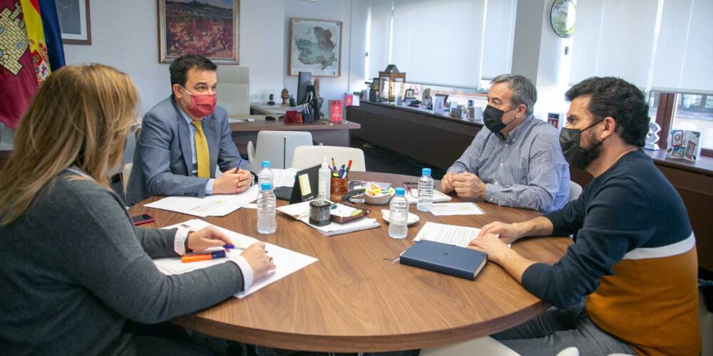 Reunión entre los responsables de la Consejería de Agricultura, Agua y Desarrollo Rural y CCOO CLM Industria.