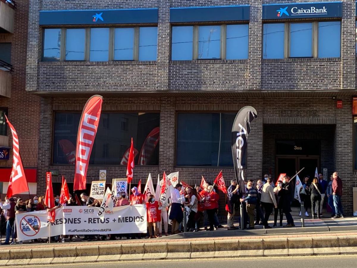 Los sindicatos CCOO, UGT y SECB, suman más del 90% de la representatividad en Caixabank.