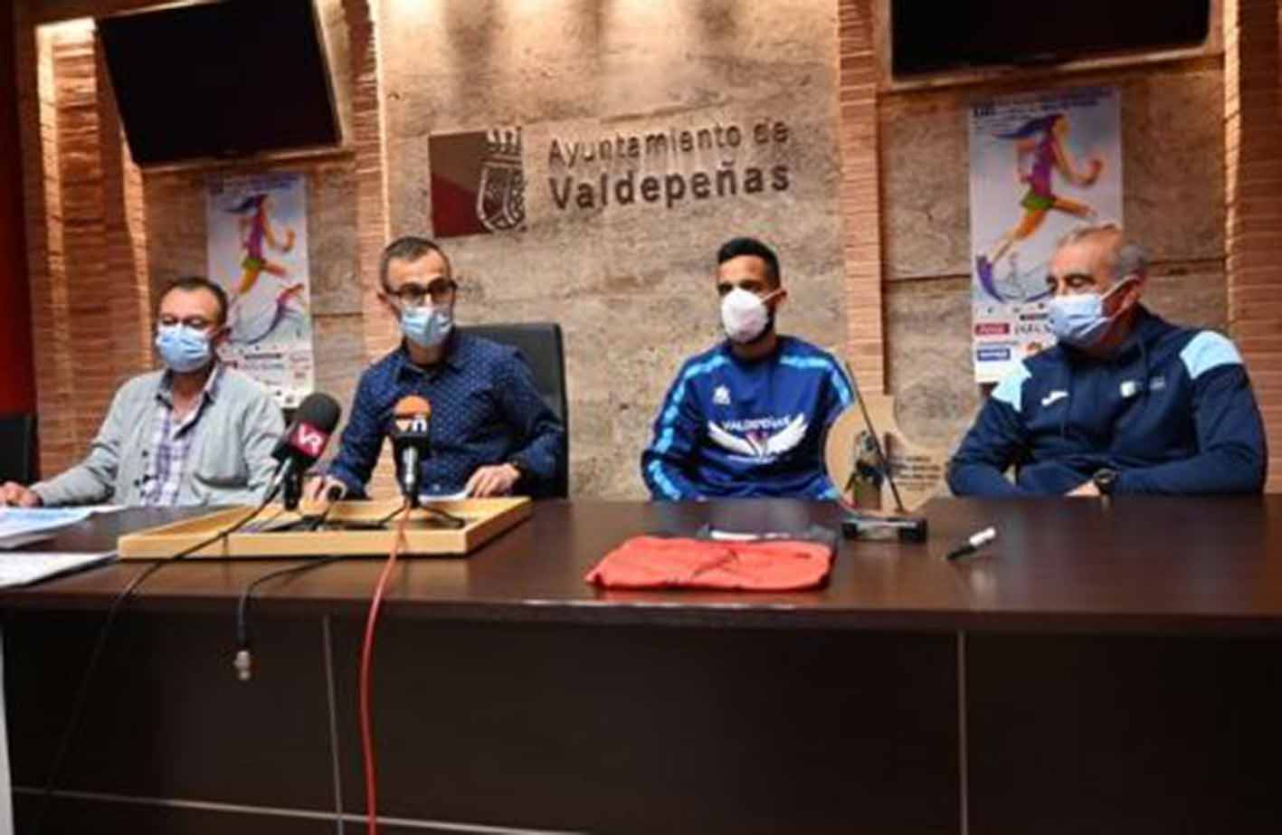 Acto de presentación de la Media Maratón de Valdepeñas.