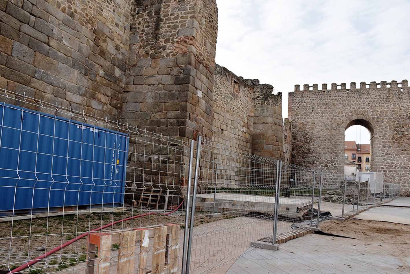 Aspecto actual de los trabajos en la muralla del Charcón de Talavera.