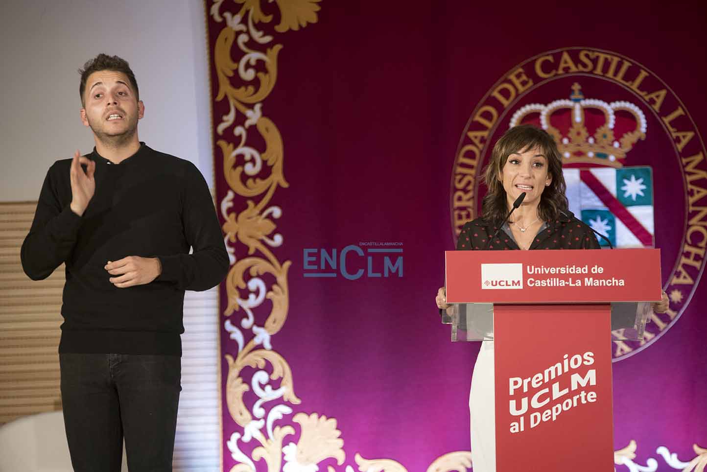 Sandra Sánchez, durante su intervención en la I Gala de los Premios UCLM al Deporte 2021. Foto: Rebeca Arango.