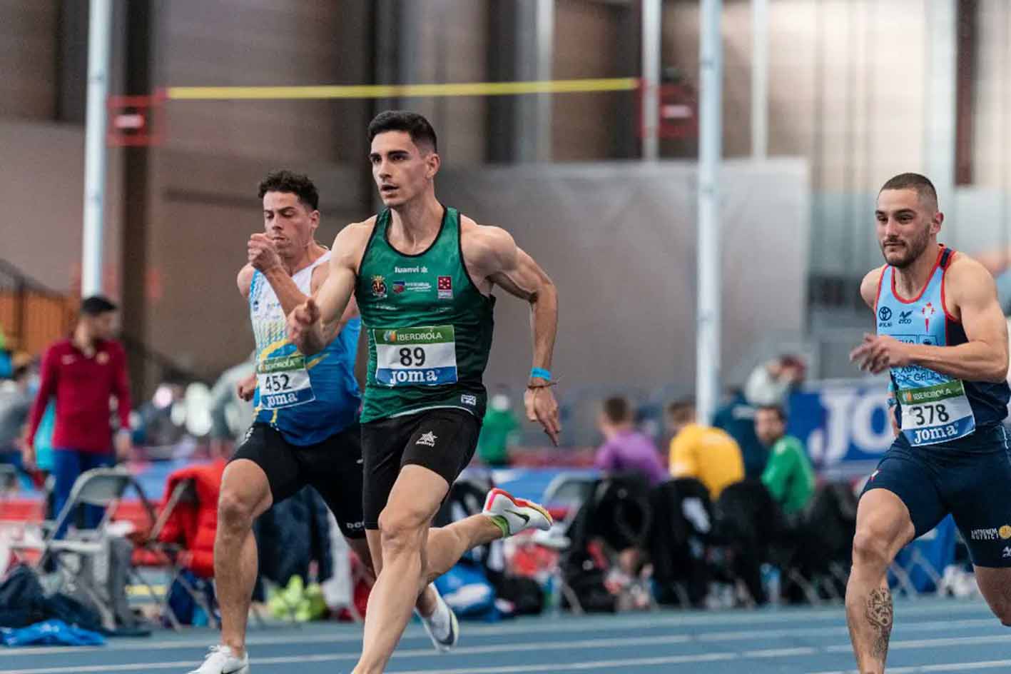 Alberto Calero, flamante bronce en los 60 metros. Foto: @albertocalero18.