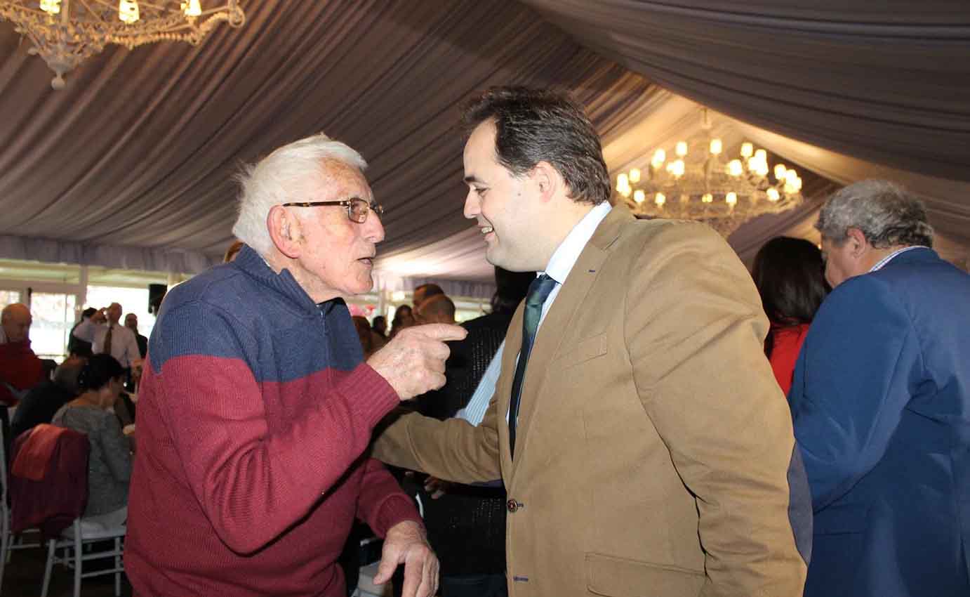 Santos Ballesteros junto con el presidente del PP de Castilla-La Mancha, Paco Núñez.