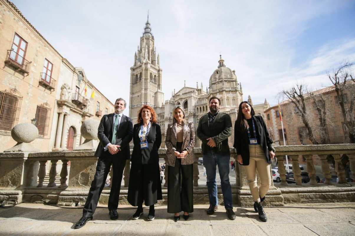 Durante la firma del convenio para promocionar Toledo, Tolón anunció la inauguración de la exposición de Alfonso X El Sabio por el rey.