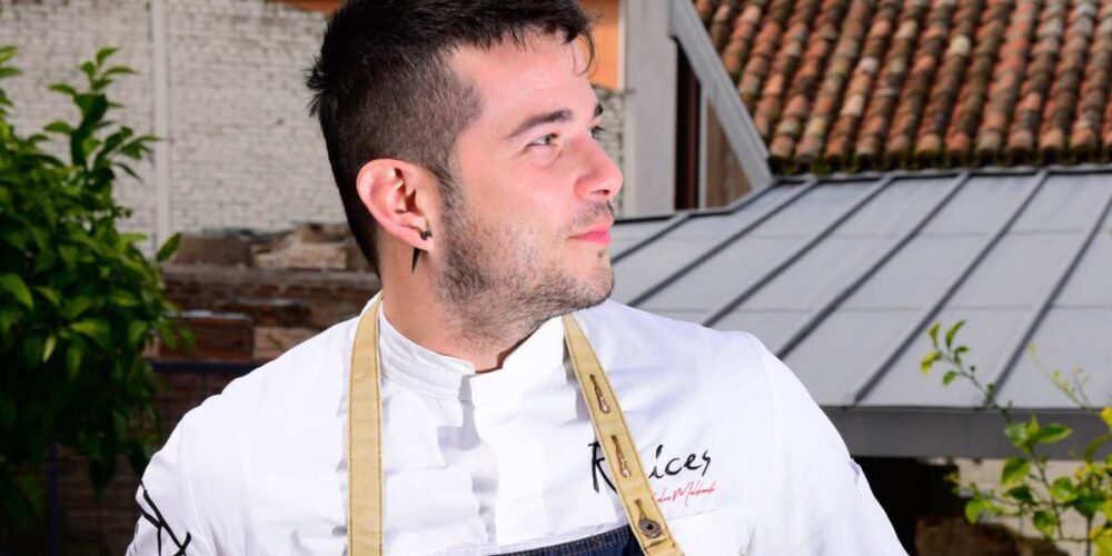 Carlos Maldonado, chef talaverano. Los galardones se celebrarán durante la Semana de Mondas en la ciudad toledana, donde se entregarán conjuntamente los premios de la XIX y la XX edición.