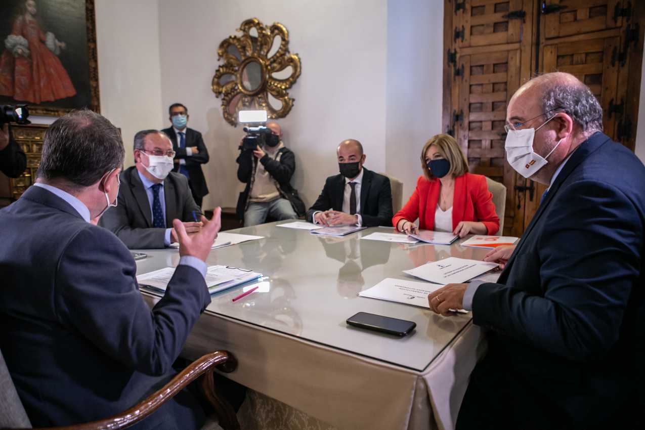 Reunión entre el Gobierno regional y Ciudadanos para tratar la financiación autonómica.