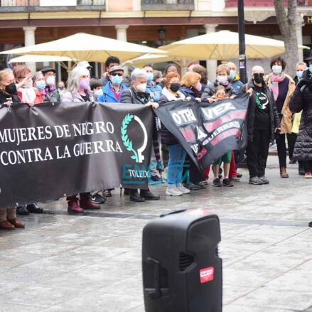 La fotografía fue tomada el sábado, 26 de febrero, en una concentración en contra de la invasión rusa en Ucrania en la Plaza de Zocodover. Foto: Rebeca Arango.