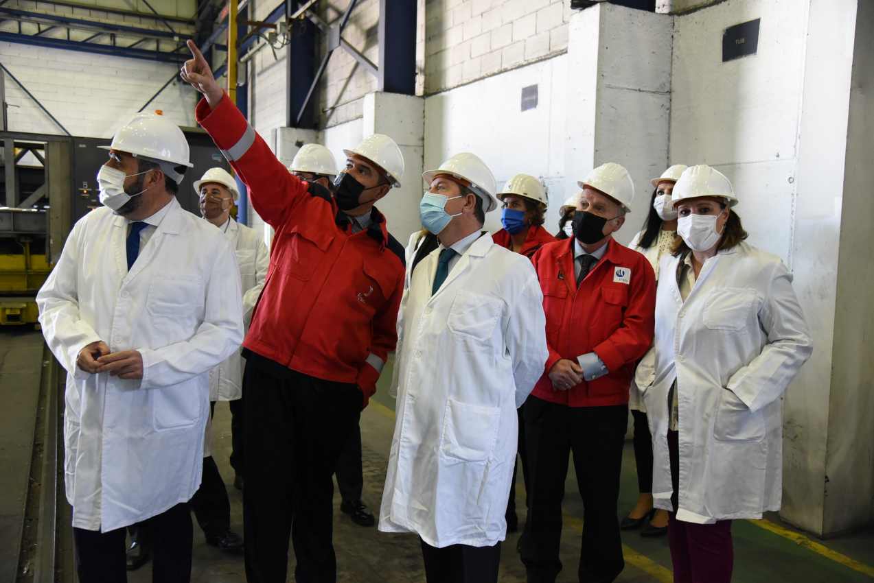 Emiliano García-Page y Patricia Franco han visitado las instalaciones de Hydro Aluminium.
