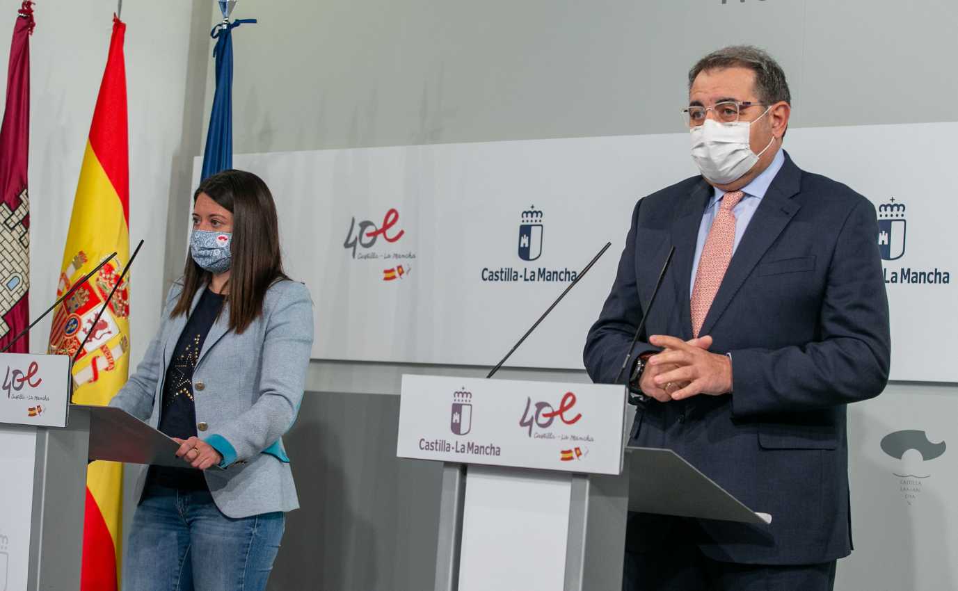 La consejera de Bienestar Social, Barbara García Torijano, y el consejero de Sanidad, Jesús Fernández Sanz.