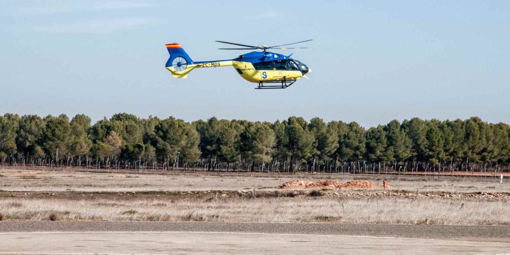 Un helicóptero medicalizado del Sescam. Foto: Rebeca Arango.