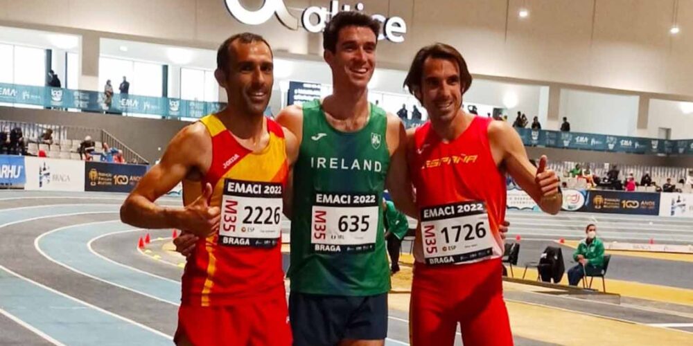 Pedro Vega es el primero por la izquierda, tras la final de 3.000, en la que se colgó la plata.