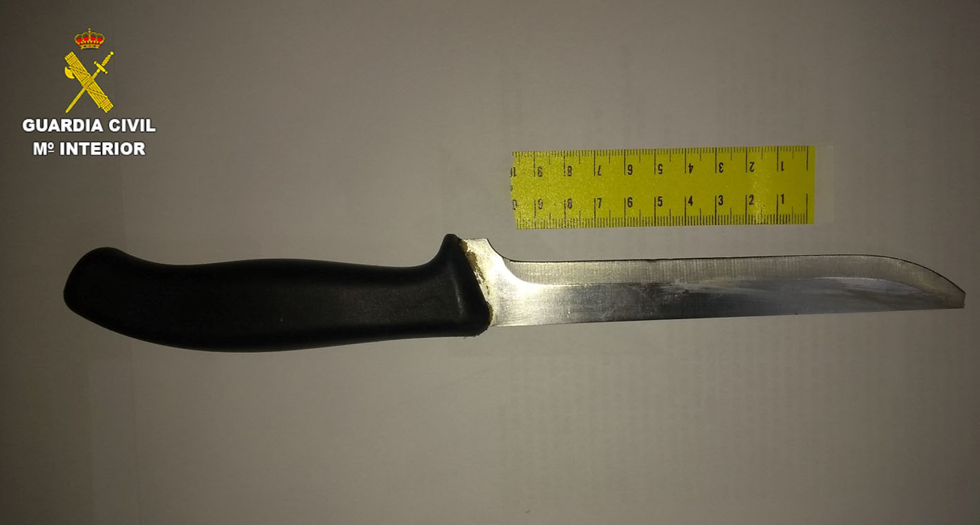 Cuchillo que llevaba el detenido.