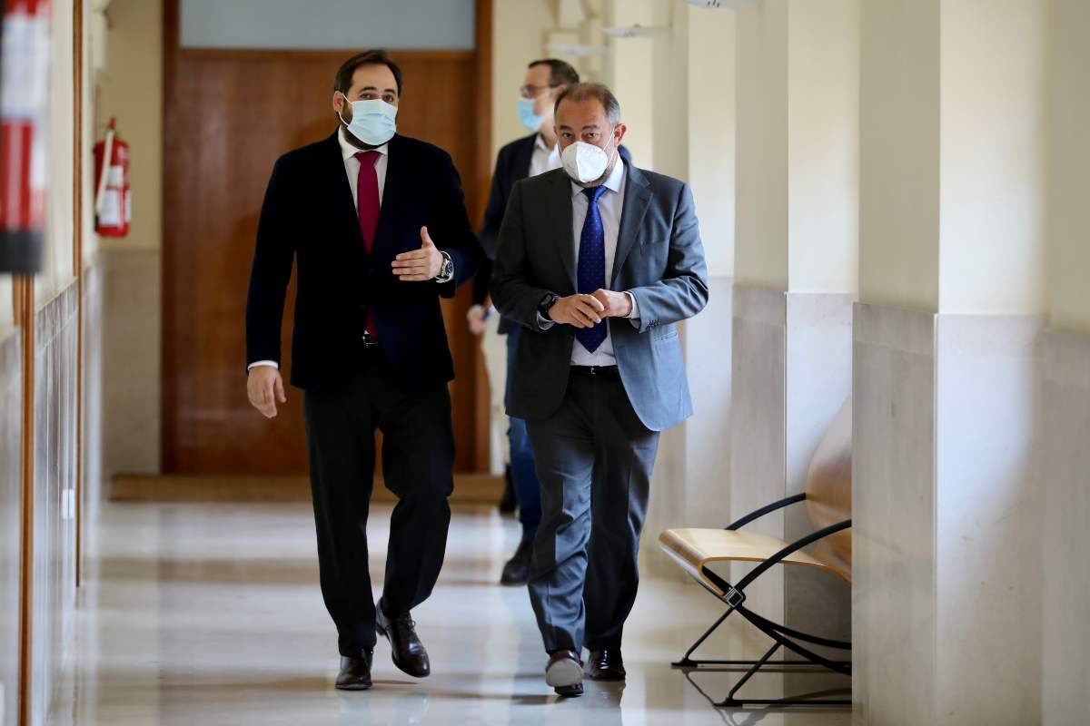 El presidente del Partido Popular, Paco Núñez con el rector de la UCLM, Garde