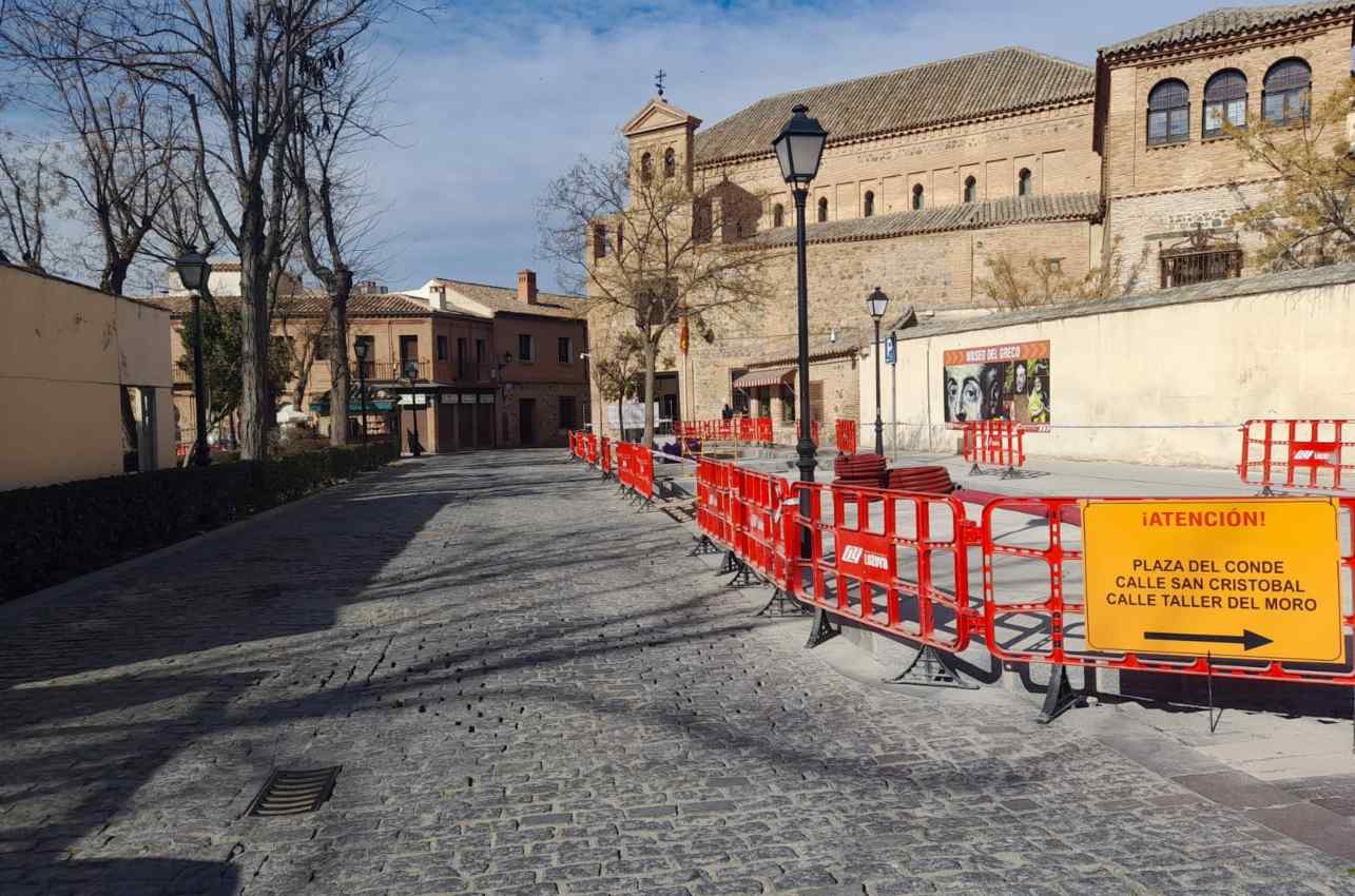 Este es el tramo de Reyes Católicos que se va a arreglar a partir de la próxima semana, incluida la curva del Sefardí y hasta el Museo Victorio Macho. Foto: Rebeca Arango.