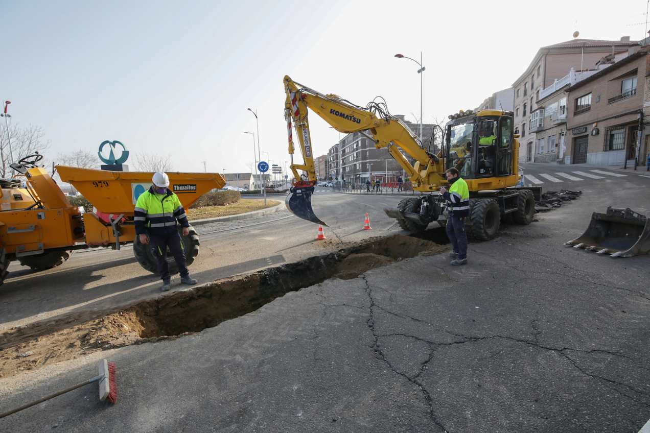 Obra de saneamiento en el barrio de Santa Bárbara.