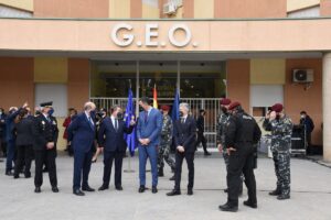 Alberto Rojo, García-Page, Pedro Sánchez y Grande-Marlaska visitando al cuerpo de élite de la Policía Nacional en Guadalajara.