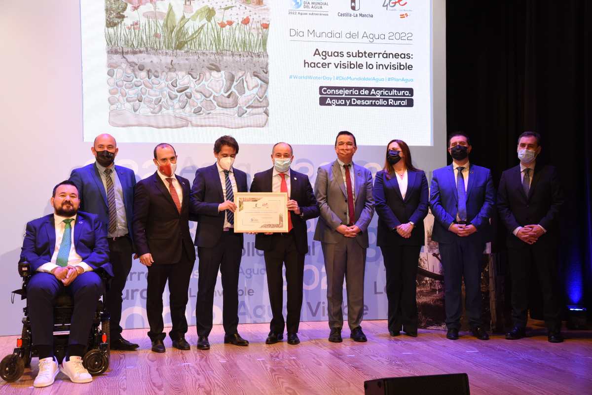 Foto de premiados en el acto institucional del Día Mundial del Agua.