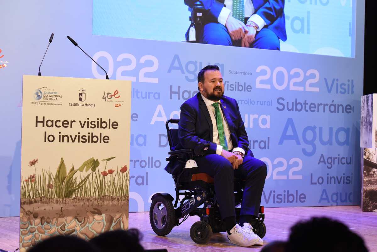 Juan Ramón Amores, alcalde de La Roda (Albacete) durante el acto institucional.