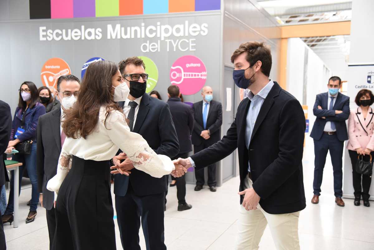 La reina Letizia durante su visita en Guadalajara.