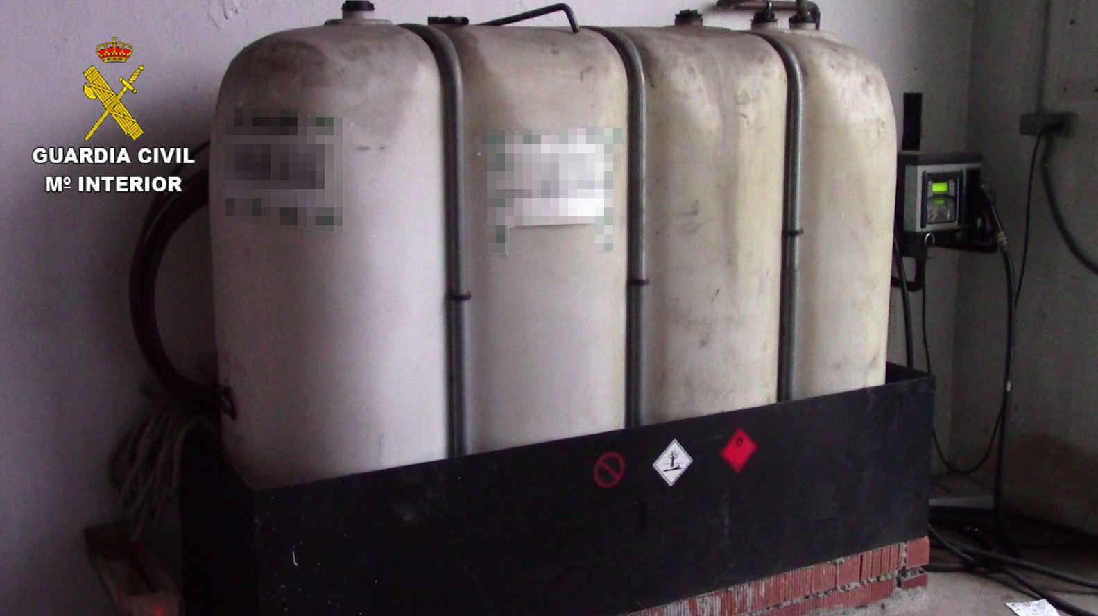 Depósito de combustible de gasoil bonificado. Imagen de la Guardia Civil.