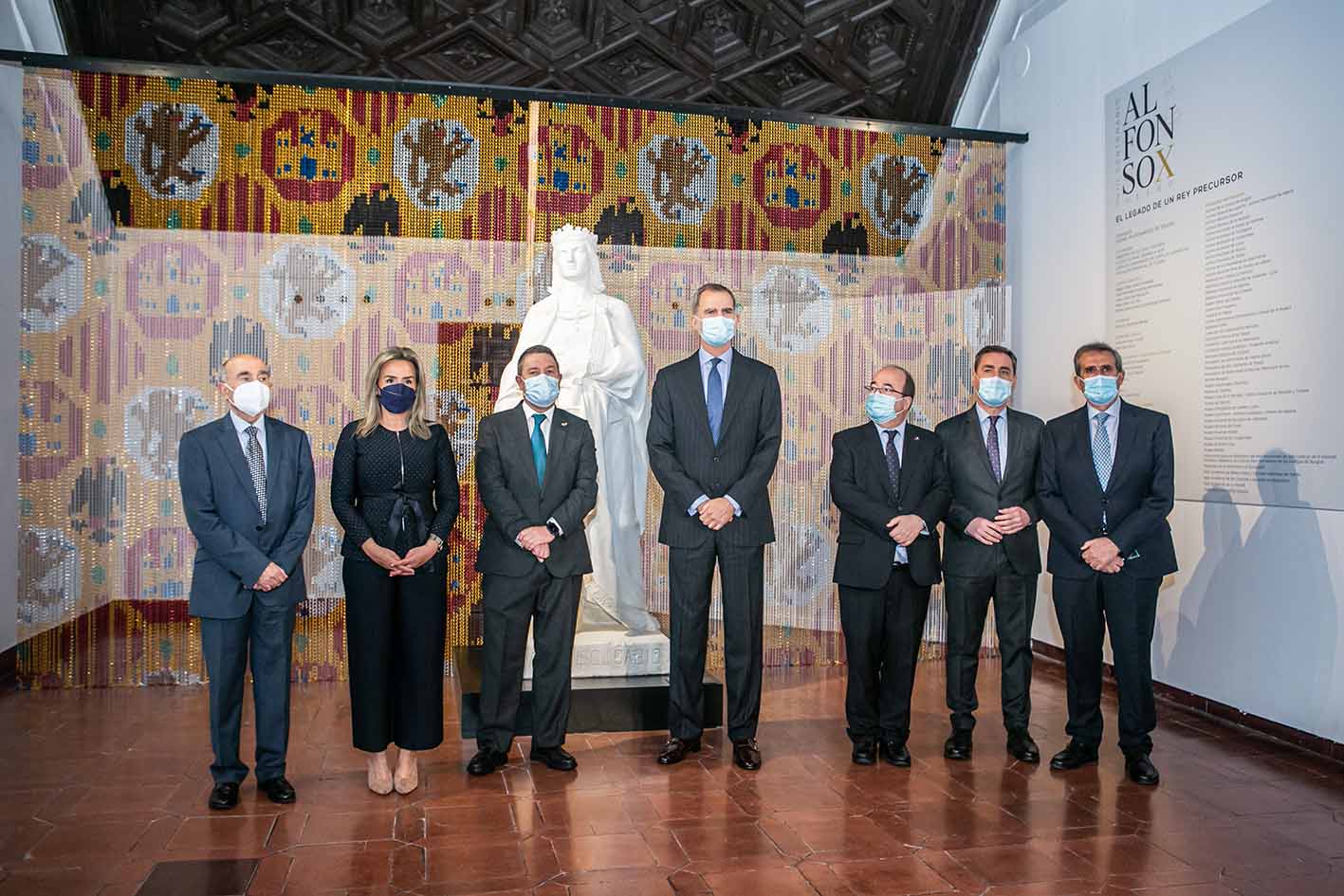 Martín Molina, a la derecha de la imagen, durante la inauguración de la exposición sobre Alfonso X el Sabio que se puede ver en Toledo. Foto: Rebeca Arango.