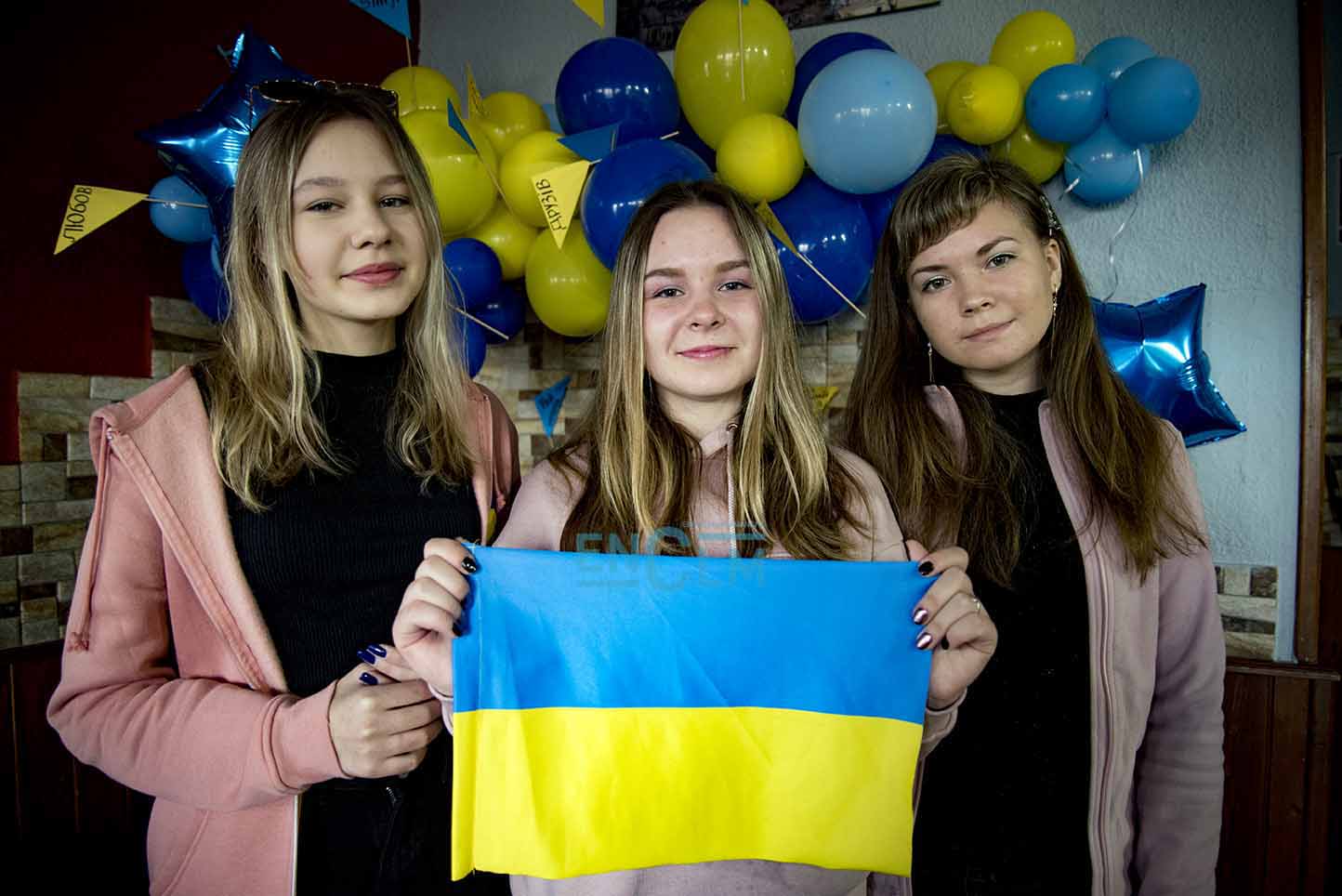 Elizabed, Victoria y Viadislava ya están en España después de salir de Ucrania en plena invasión. Foto: Rebeca Arango. 