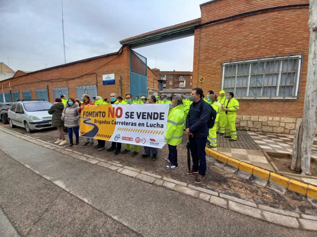 Una de las protestas del personal de brigadas de carreteras. Foto: CCOO.