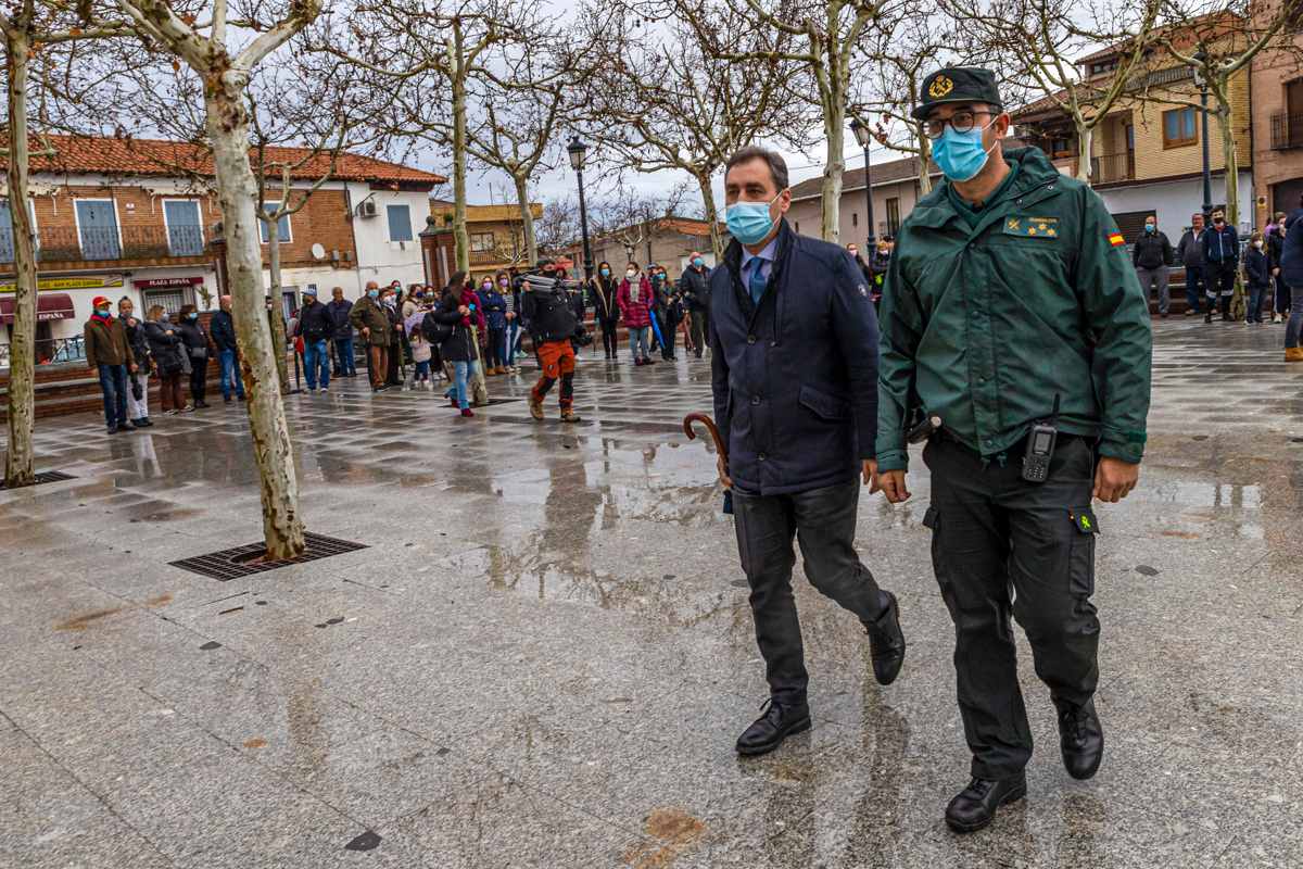 A la izquierda, el delegado del Gobierno en Castilla-La Mancha, Francho Tierraseca.