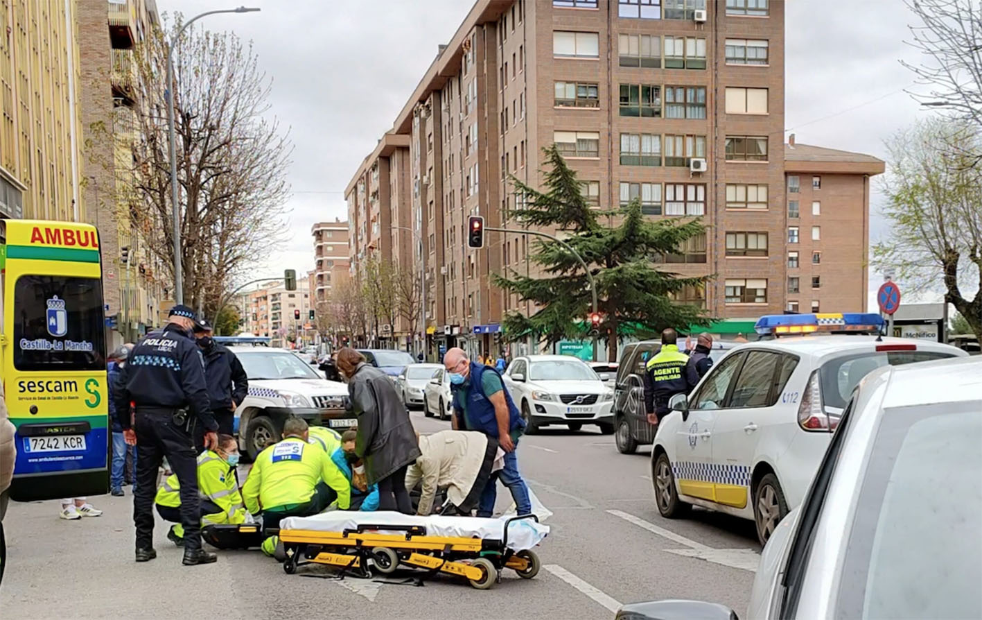 El accidente ha ocurrido en la calle Ramón y Cajal, en Cuenca. Foto: David Romero.